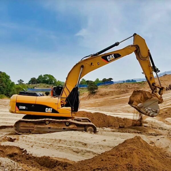 Caterpillar excavator hire Wangaratta